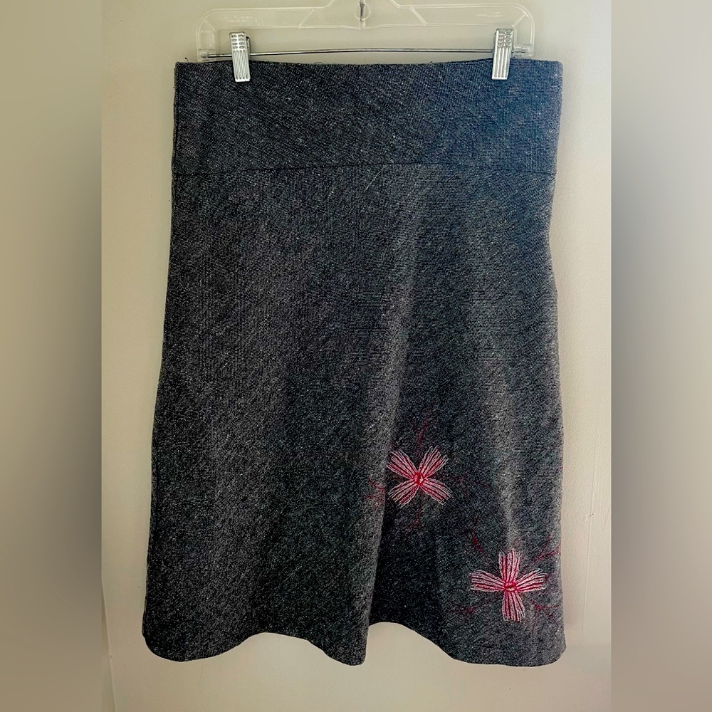 3 FOR $10 Eucalyptus  Wool Gray Floral Embroidered Skirt size 12